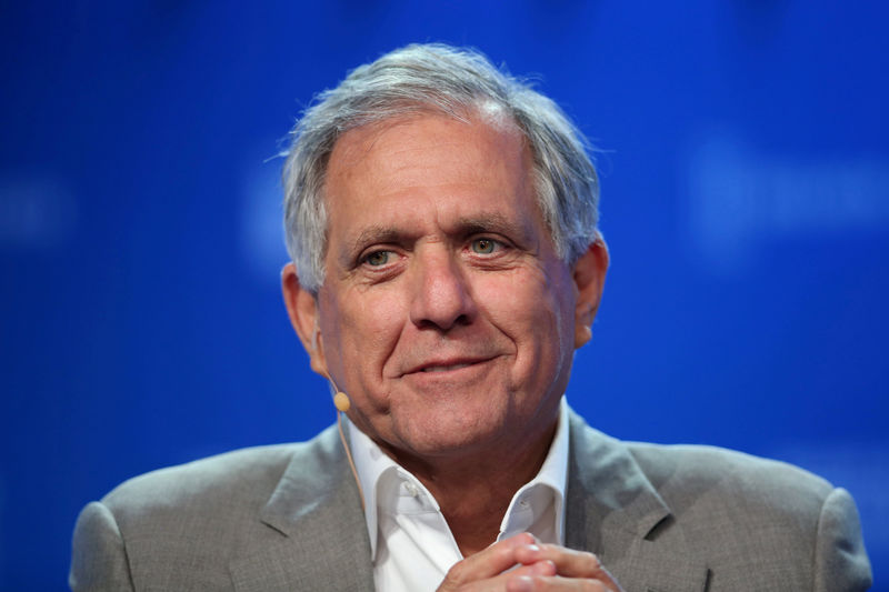 © Reuters. FILE PHOTO: Moonves speaks during the Milken Institute Global Conference in Beverly Hills
