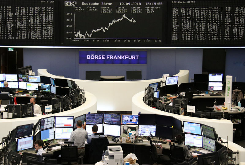 © Reuters. The German share price index DAX graph at the stock exchange in Frankfurt