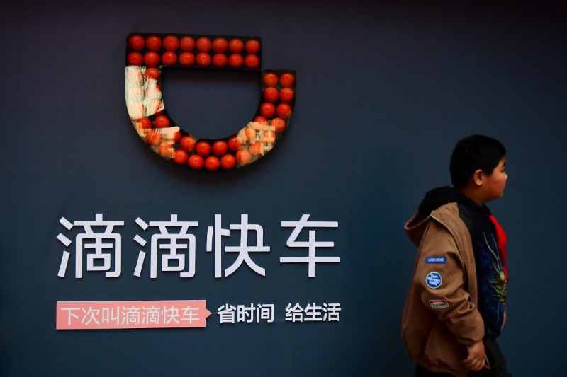 © Reuters. Logo da Didi em loja de Shenyang, China
