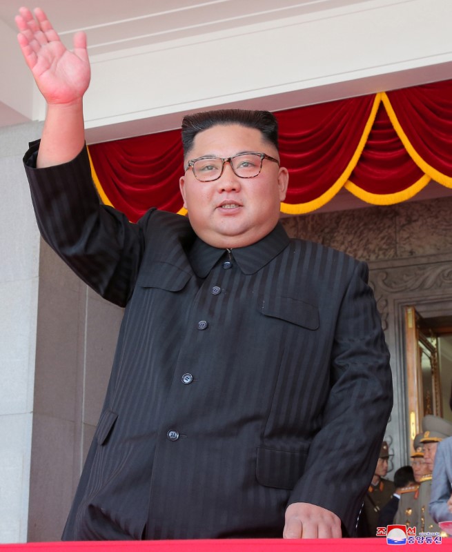 © Reuters. زعيم كوريا الشمالية يطلب في رسالة عقد اجتماع ثان مع ترامب