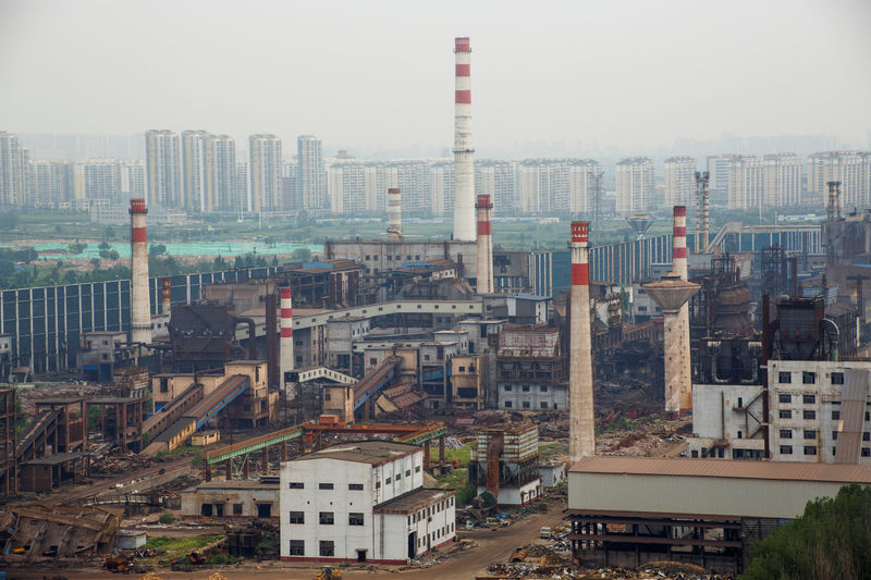 © Reuters. A general view shows the decommissioned Guofeng Iron and Steel plant in Tangshan