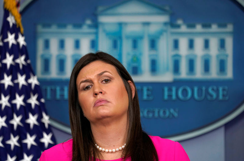 © Reuters. Sarah Sanders sostiene una conferencia de prensa en la Casa Blanca en Washington