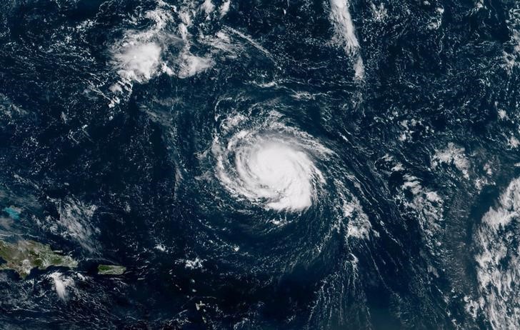 © Reuters. El Huracán Florence visto sobre el Océano Atlántico, a unas 750 millas al sudeste de Bermuda