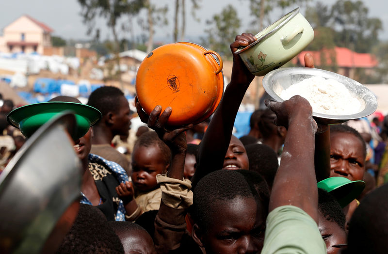 © Reuters. LA FAIM DANS LE MONDE CONTINUE À AUGMENTER