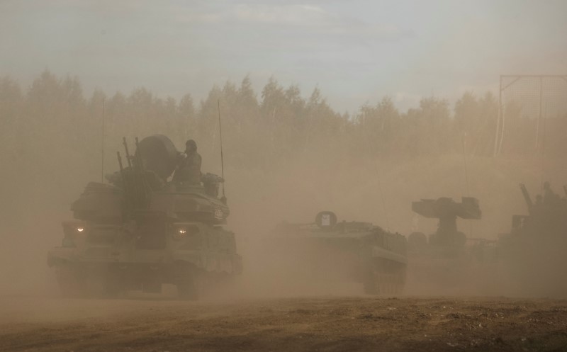 © Reuters. Veículos militares russos durante apresentação nos arredores de Moscou