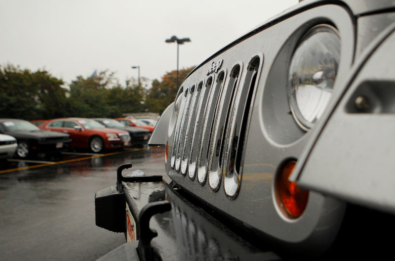 © Reuters. FILE PHOTO: A Jeep Wrangler is shown at the Criswell Chrysler-Dodge-Jeep-Fiat dealership in Gaithersburg, Maryland