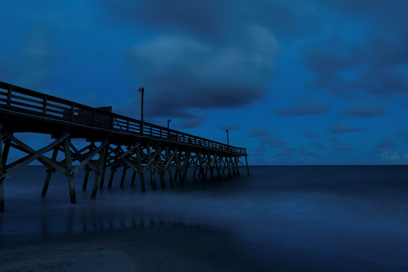 © Reuters. El muelle de Surfside Beach, que aún muestra parte del daño de 2016 durante el huracán Matthew, se muestra antes del huracán Florence en Surfside Beach, Carolina del Sur