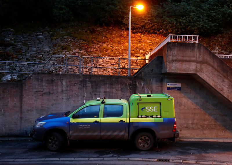 © Reuters. An SSE vehicle is parked outside the Pitlochry Dam hydro electric power station in Pitlochry