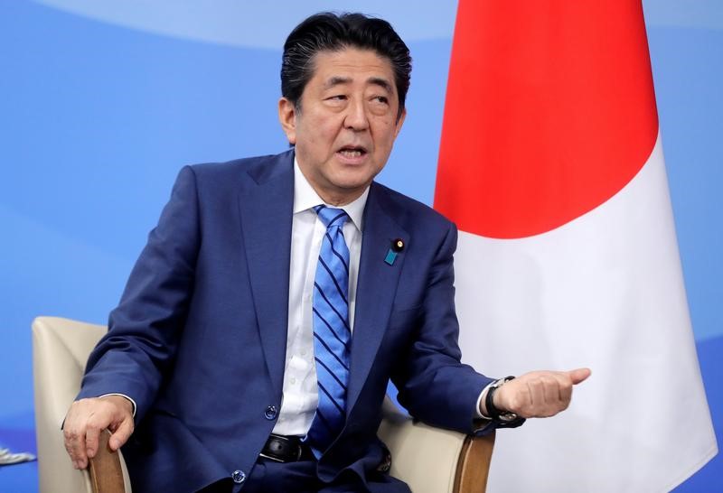 © Reuters. رئيس وزراء اليابان يعبر عن رغبته في لقاء زعيم كوريا الشمالية