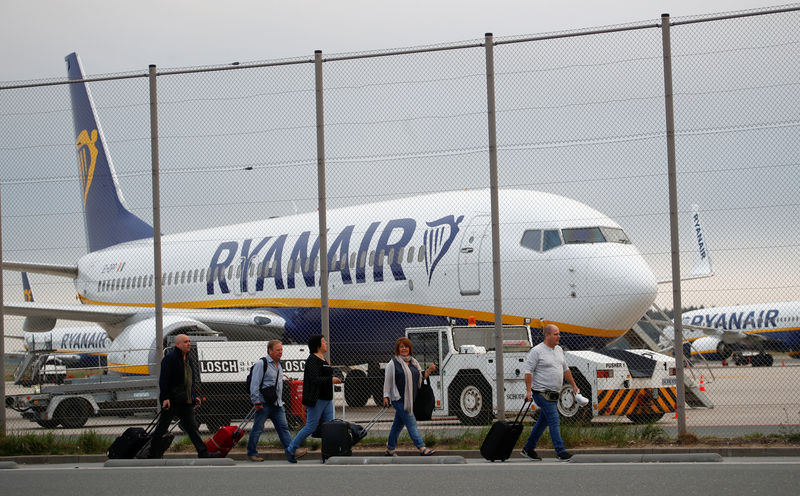 © Reuters. Huelga de pilotos y tripulantes de cabina de Ryanair en Alemania