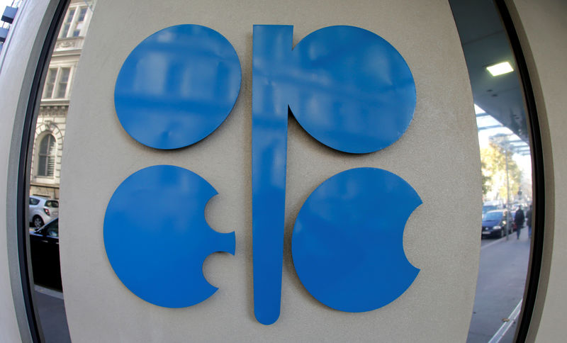 © Reuters. FILE PHOTO: A general view of the OPEC building and logo in Vienna