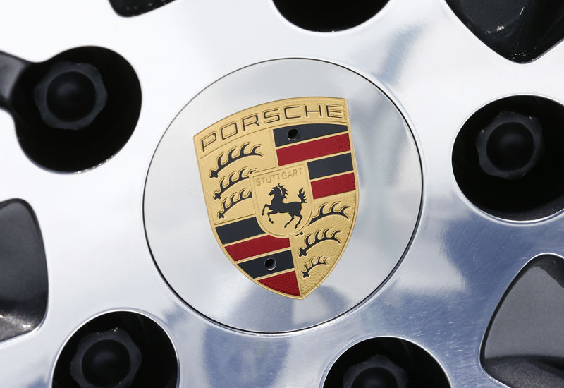 © Reuters. A logo is seen on a wheel of a Porsche car during the company's annual meeting in Stuttgard