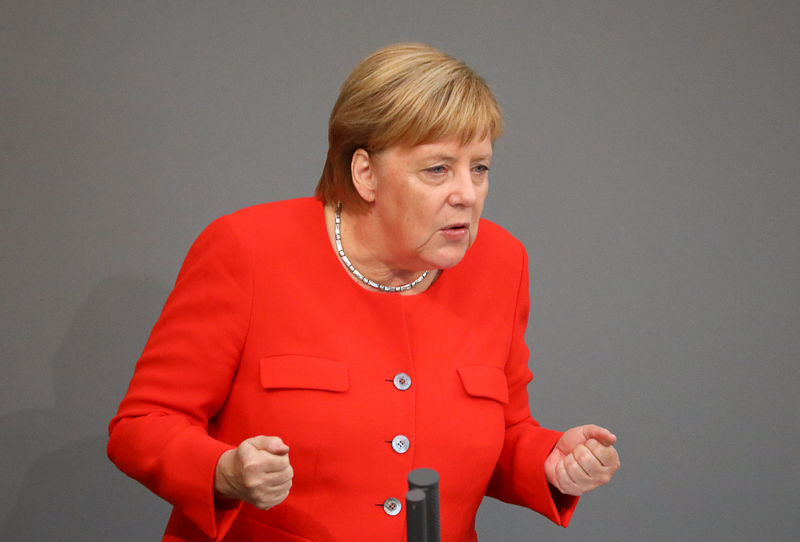 © Reuters. Merkel condena la xenofobia y las consignas nazis de la extrema derecha alemana