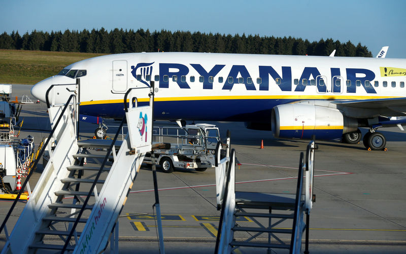 © Reuters. Tripulantes de cabina de Ryanair convocan huelga en cinco países el 28 de septiembre