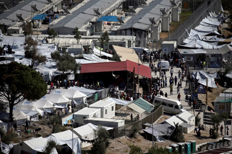 © Reuters. منظمات المجتمع المدني تحث اليونان على معالجة الأوضاع "المخزية" بمخيمات اللاجئين