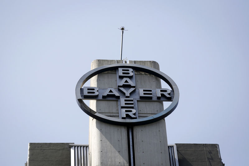 © Reuters. FILE PHOTO: The corporate logo of Bayer is seen at the headquarters building in Caracas