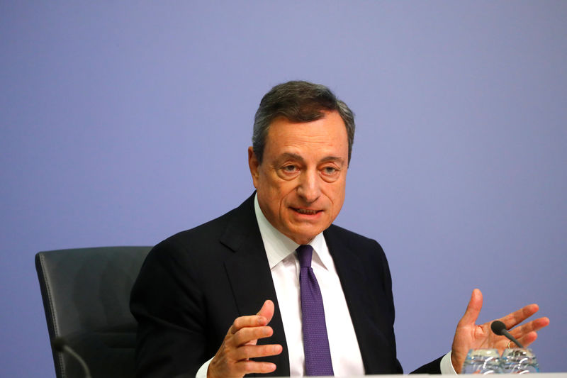 © Reuters. FILE PHOTO: ECB President Draghi speaks during news conference following the governing council's interest rate decision at the headquarters in Frankfurt