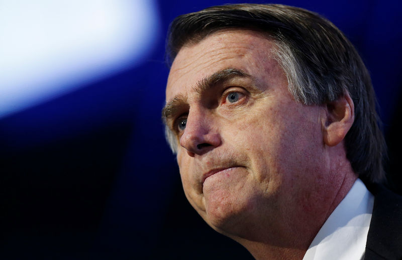 © Reuters. Candidato do PSL à Presidência, Jair Bolsonaro, durante debate em Brasília