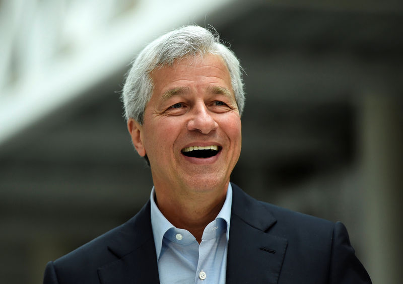 © Reuters. FILE PHOTO:  JP Morgan CEO Dimon speaks at event at JP Morgan's corporate centre in Bournemouth
