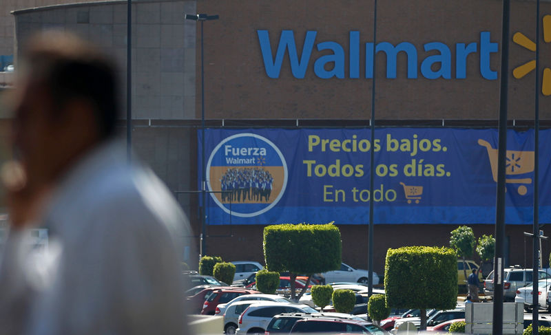 © Reuters. FILE PHOTO: A general view of a Wal-Mart store in Mexico City