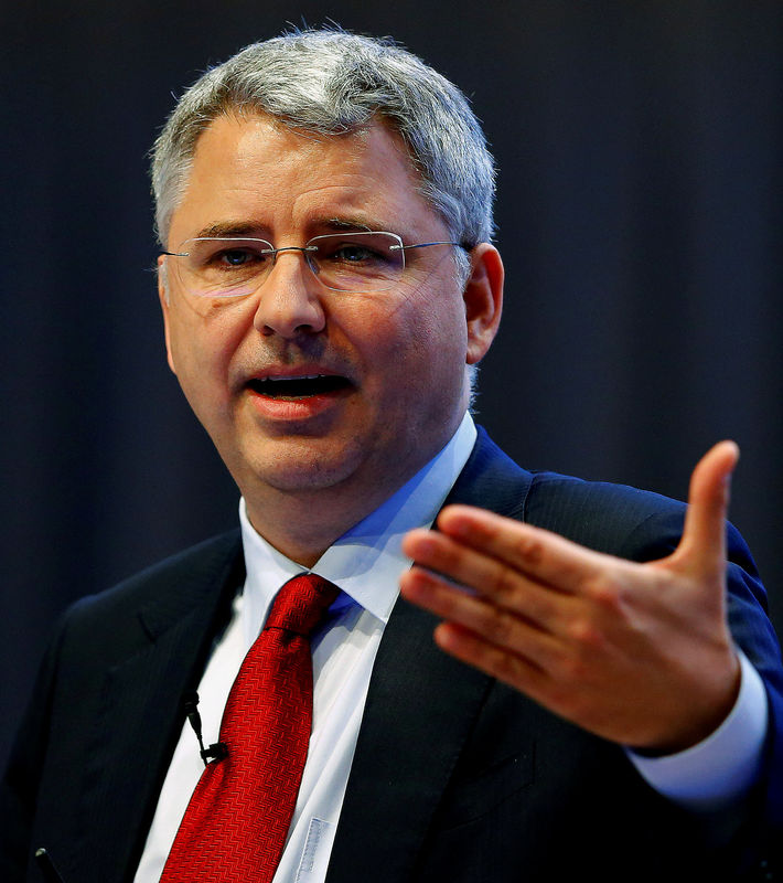© Reuters. FILE PHOTO: CEO Schwan of Swiss drugmaker Roche addresses annual news conference in Basel