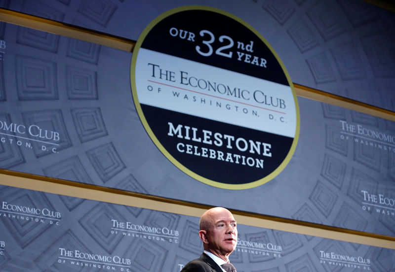 © Reuters. Jeff Bezos, president and CEO of Amazon and owner of The Washington Post, speaks at the Economic Club of Washington DC's "Milestone Celebration Dinner" in Washington