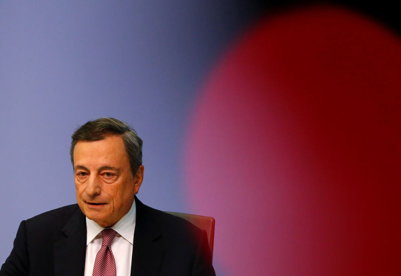© Reuters. European Central Bank (ECB) President Mario Draghi attends the news conference following the governing council's interest rate decision at the ECB headquarters in Frankfurt