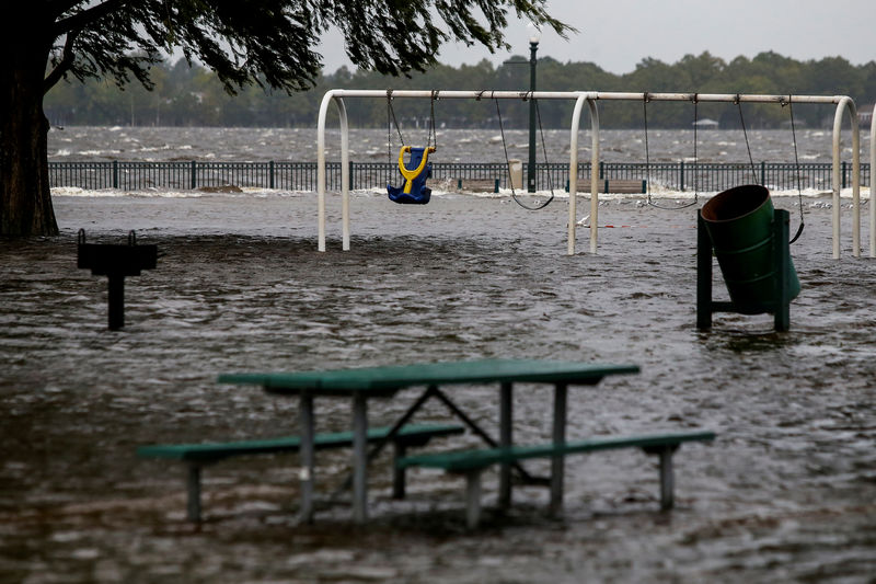 © Reuters. Parque inundado em consequência do furacão Florence em New Bern, na Carolina do Norte