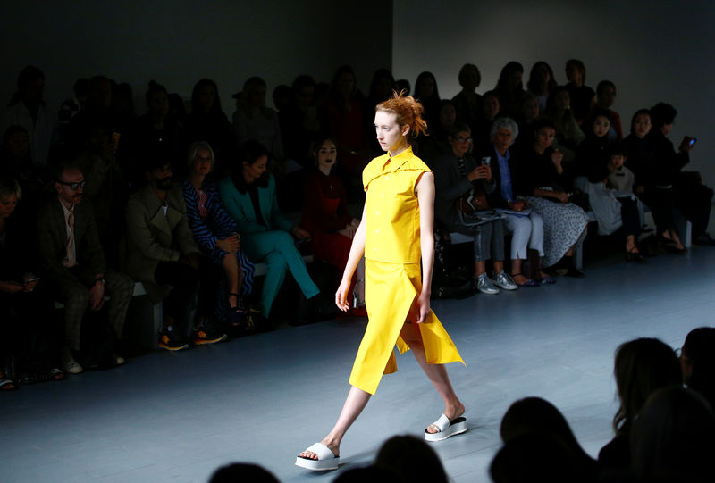 © Reuters. Comienza la Semana de la Moda de Londres, por primera vez libre de pieles