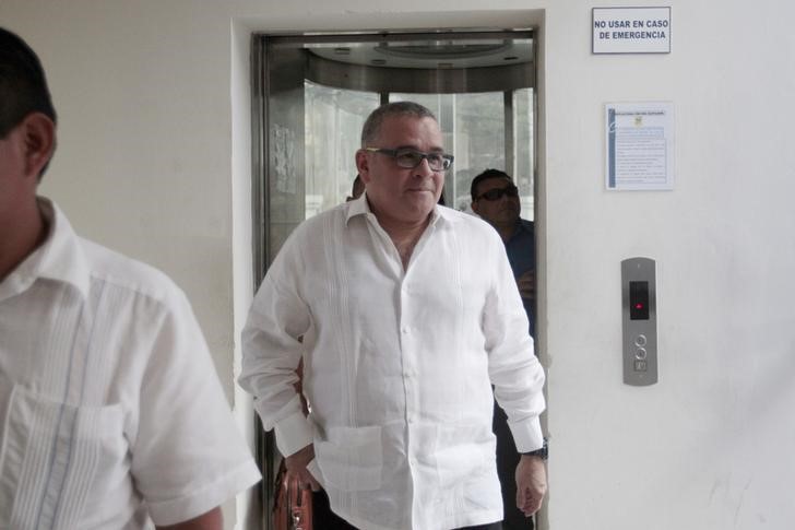 © Reuters. Former president of El Salvador, Mauricio Funes arrives at the attorney general office in San Salvador