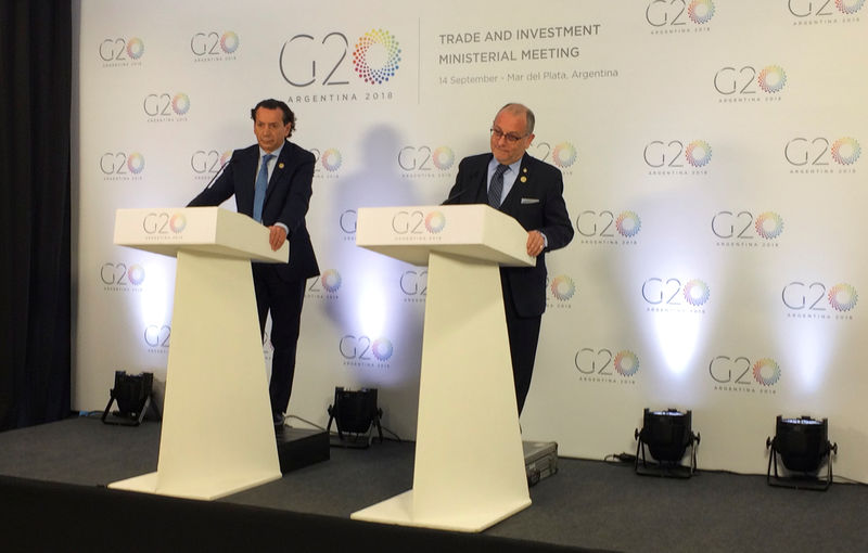 © Reuters. Argentina's Production Minister Dante Sica and Foreign Minister Jorge Faurie attend to a news conference at the G20 Trade and Investment Meeting in Mar del Plata