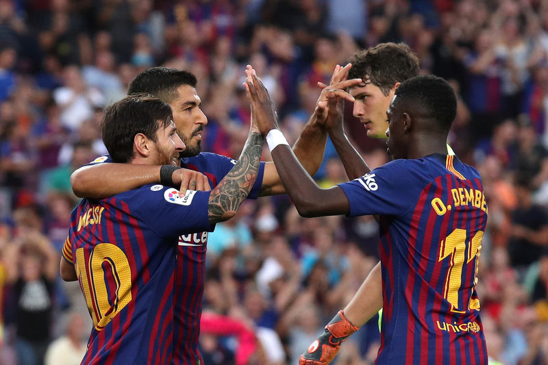 © Reuters. El Barça y el Madrid ponen a prueba un inicio de liga perfecto en su viaje al País Vasco