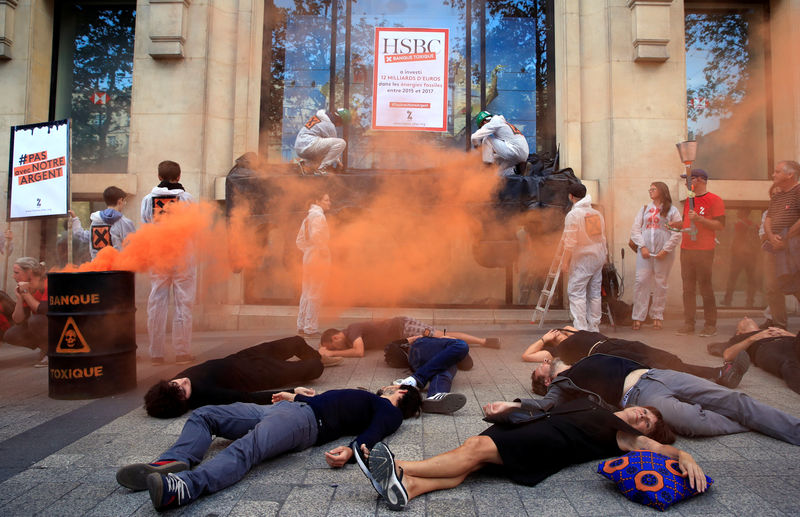 © Reuters. Anti-Globalization movement Attac activists protest in front of HSBC bank during an action to mark the 10th anniversary of the global financial crisis of 2008, in Paris