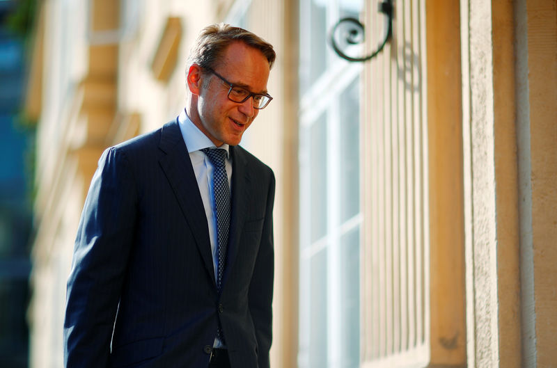 © Reuters. Germany's Bundesbank President Weidmann arrives to deliver a speech in Berlin