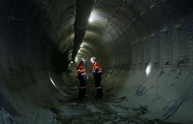© Reuters. FILE PHOTO: Mine workers are seen at an underground tunnel at the Cullinan mine, outside Pretoria, northeast of Johannesburg