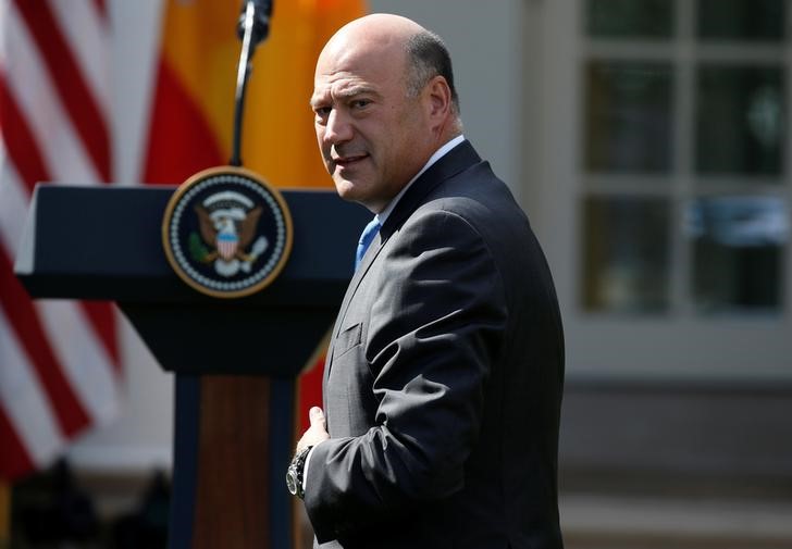 © Reuters. Director of the National Economic Council Gary Cohn arrives before a joint news conference of U.S. President Donald Trump and Spanish Prime Minister Mariano Rajoy at the White House in Washington