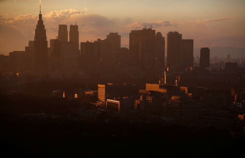 © Reuters. High-rise buildings are seen at the Shinjuku business district during sunset in Tokyo