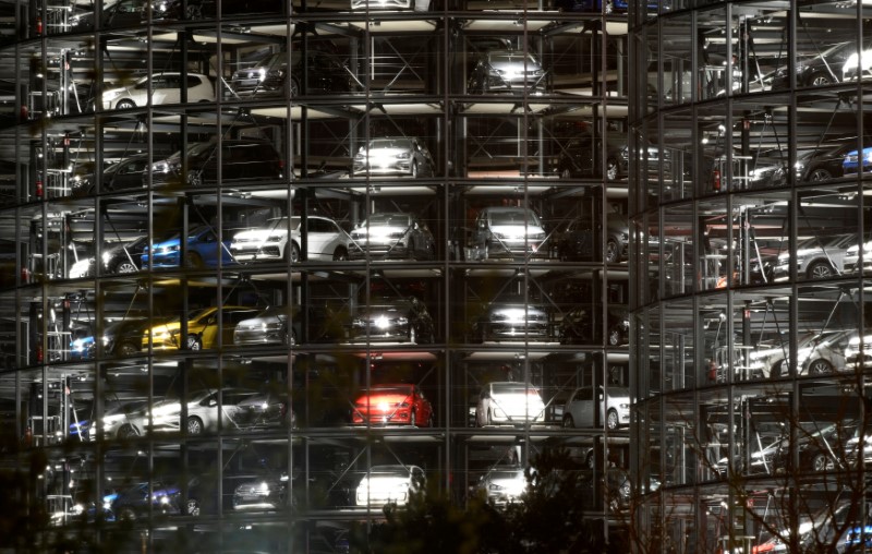 © Reuters. Bruselas investiga a automovilísticas alemanas por la tecnología de emisiones limpias