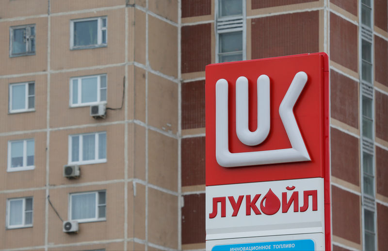 © Reuters. FILE PHOTO: Logo of Russia's oil producer Lukoil is seen at its petrol station in Moscow
