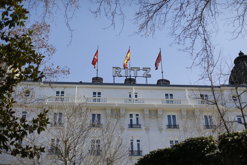 © Reuters. Un accidente en las obras del hotel Ritz de Madrid causa varios heridos y atrapados