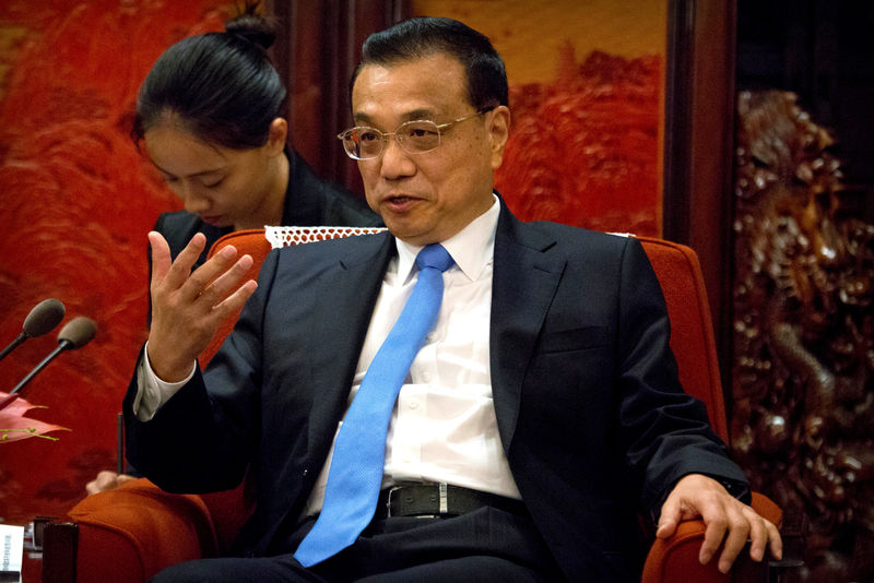 © Reuters. رئيس الوزراء الصيني: الإجراءات التجارية أحادية الجانب لن تحل المشكلات