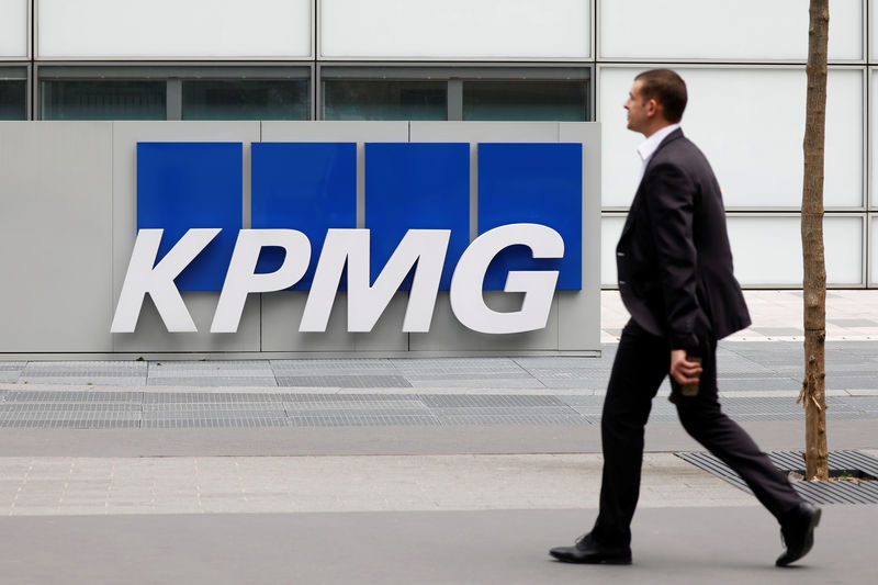 © Reuters. The KPMG logo is seen at the company's head offices at La Defense business and financial district in Courbevoie