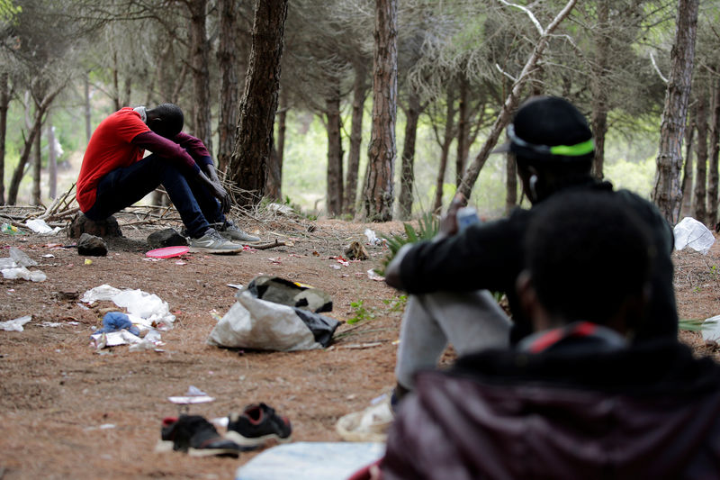 © Reuters. Marruecos juega al gato y el ratón con los africanos que se dirigen a Europa
