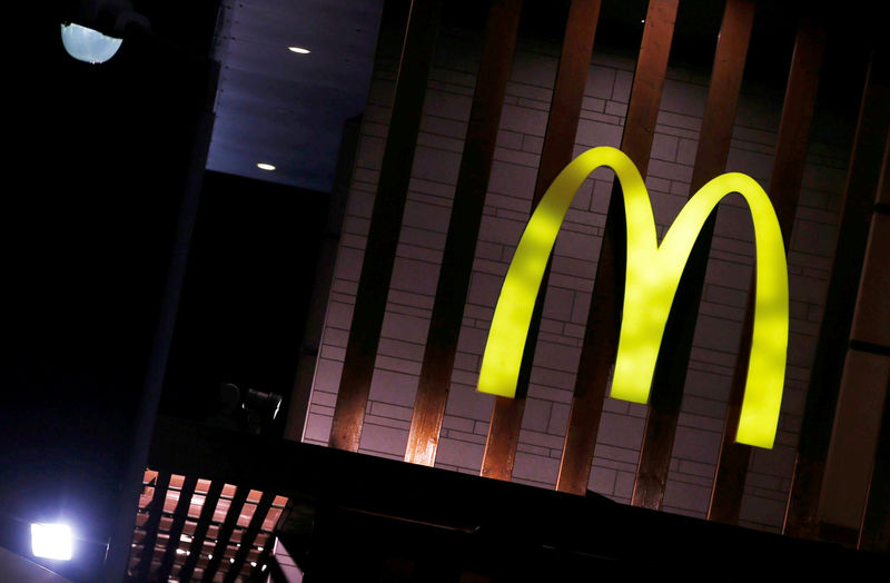 © Reuters. The logo of a McDonald's restaurant is seen in Bordeaux