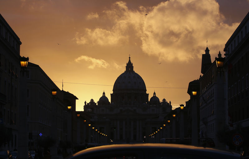 © Reuters. China dice tener contactos "efectivos" con el Vaticano