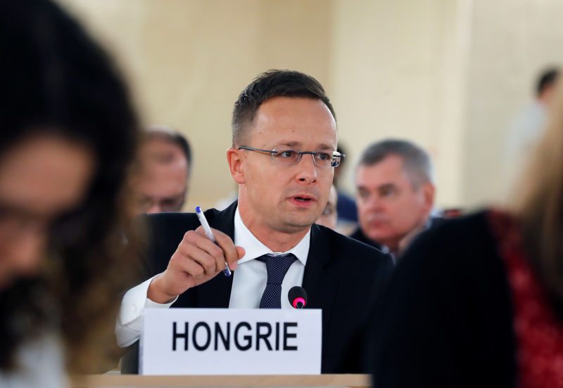 © Reuters. Hungarian Foreign Minister Szijjarto addresses the Human Rights Council at the United Nations in Geneva