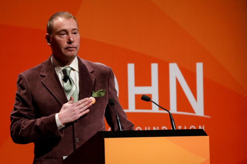 © Reuters. Jeffrey Gundlach, CEO of DoubleLine Capital LP, presents during the 2018 Sohn Investment Conference in New York