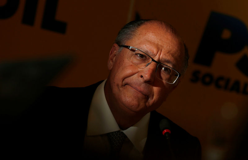 © Reuters. Candidato do PSDB à Presidência, Geraldo Alckmin, durante entrevista à imprensa estrangeira em Brasília