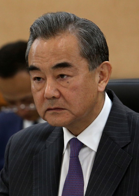 © Reuters. وزير خارجية الصين يقول إن بلاده ترحب بشدة بقمة الكوريتين
