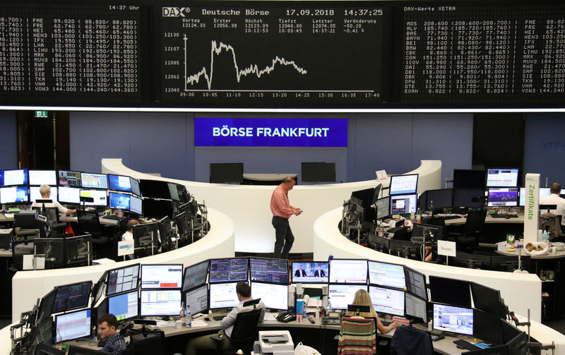 © Reuters. Las Bolsas europeas siguen subiendo al desvanecerse los temores comerciales